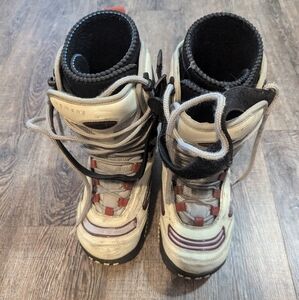 Size 8 vans snowboarding boots